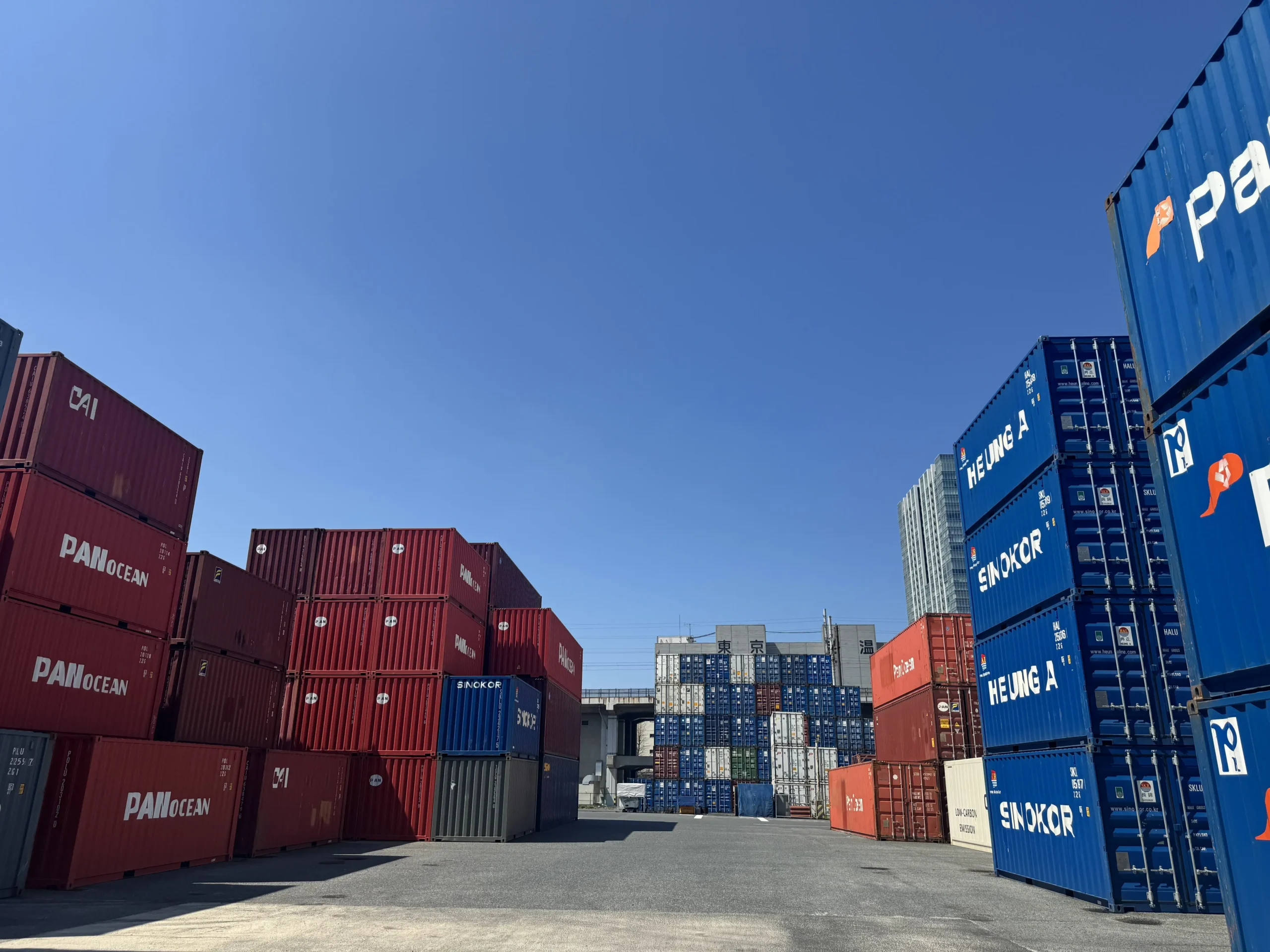 container_yard_panocean_panstar_aisle