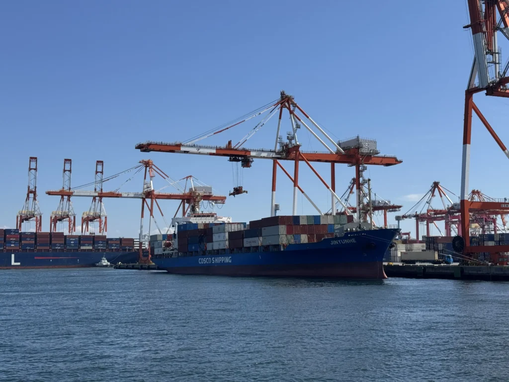 cosco_jinyunhe_gantry_cranes_closeup