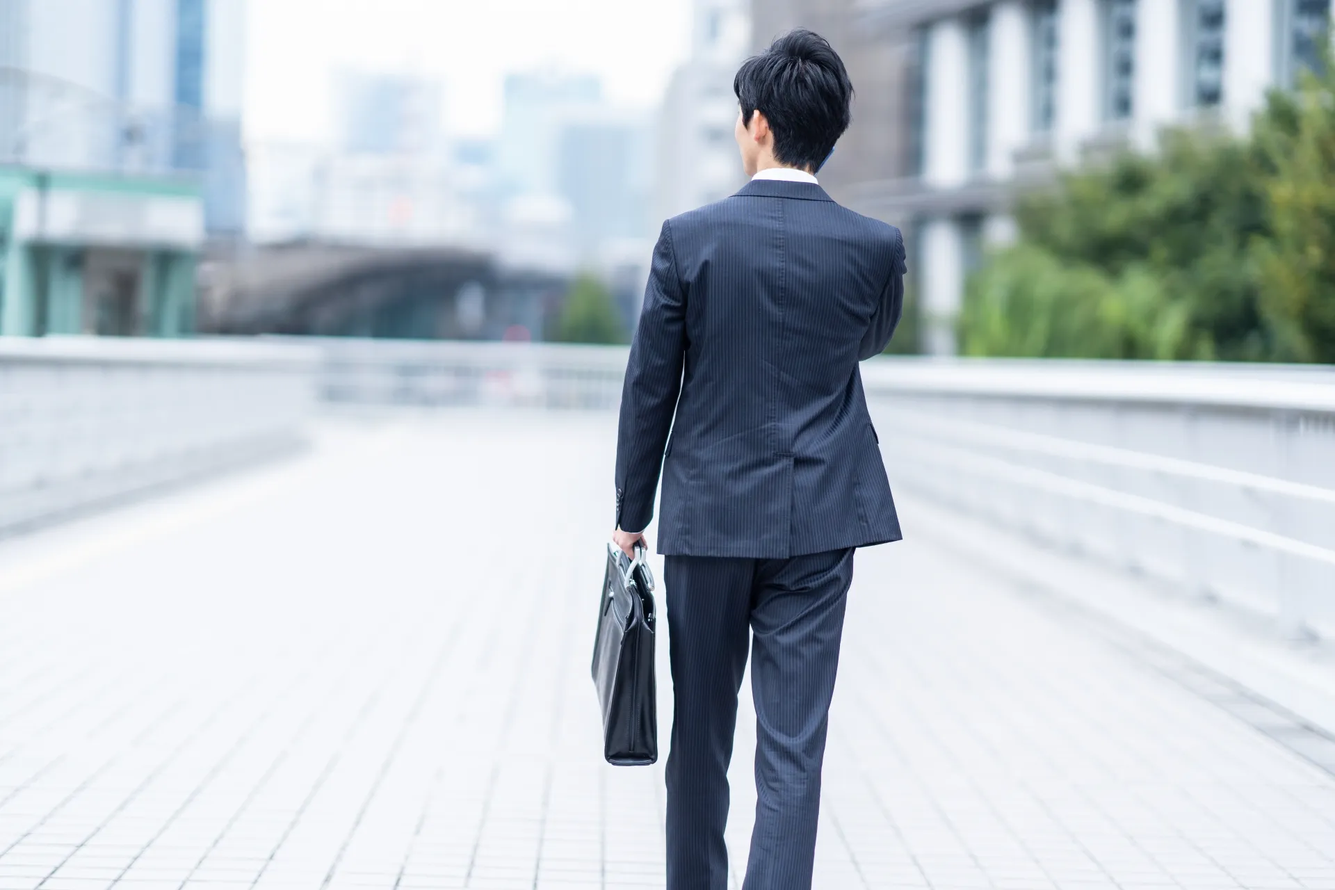 businessman_walking_in_city_with_briefcase