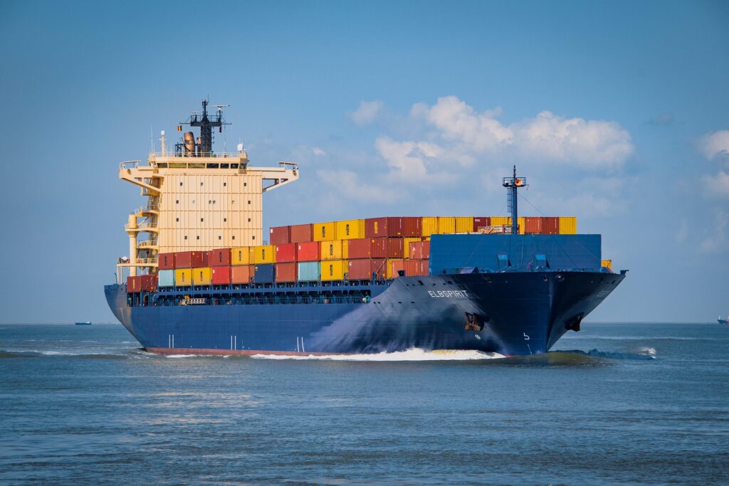 dendoktoor-container-ship-6631117_1920