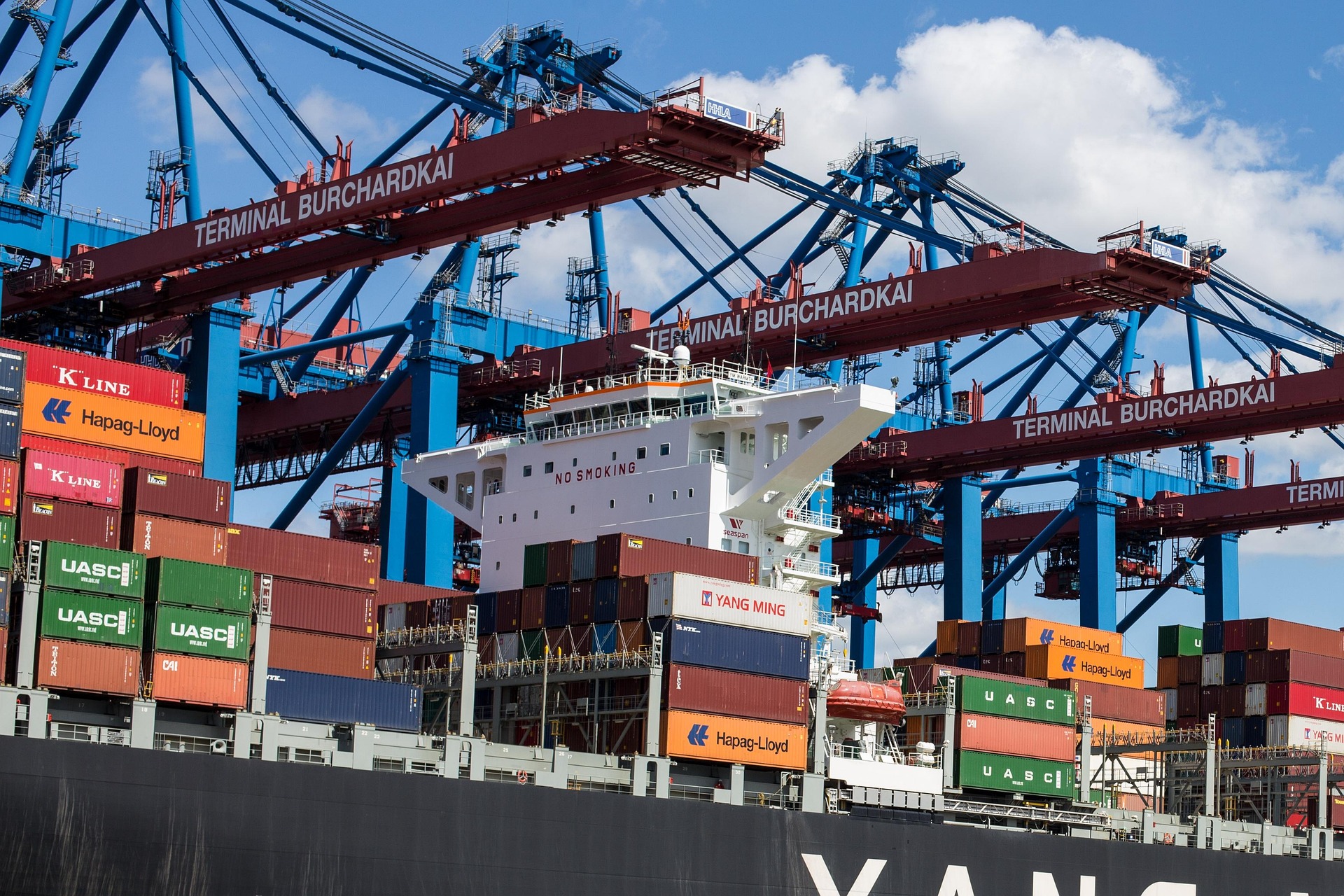 karstenwachtmann-container-2531812_1920